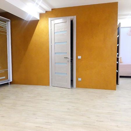 Light Apartment Center City Chisinau Luaran gambar