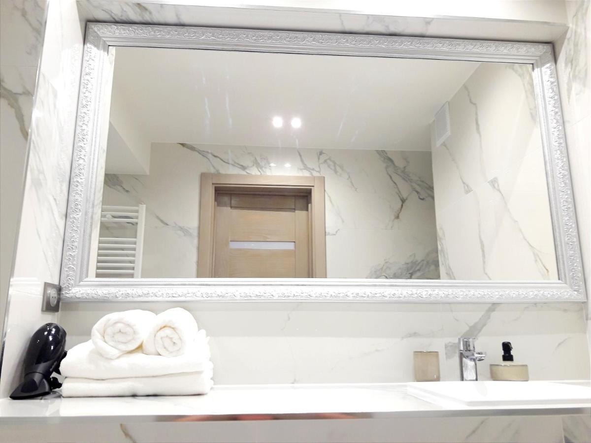 Light Apartment Center City Chisinau Luaran gambar